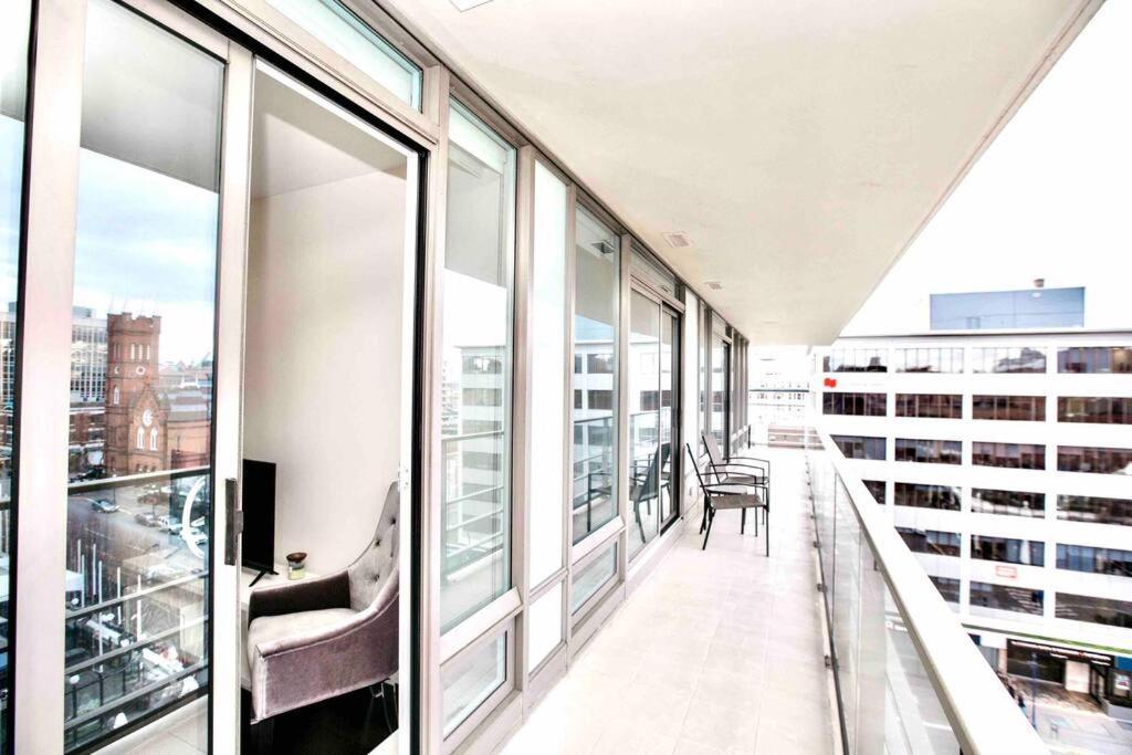 Victoria'S Best Location 2 Bedroom Luxe Condo Eksteriør billede